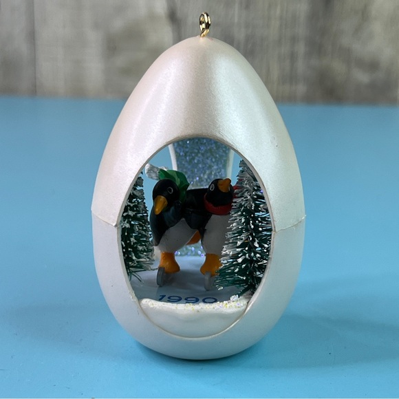 Hallmark Keepsake Ornament Winter Surprise Handcrafted & Dated 1990 QX444-3 - Picture 4 of 13